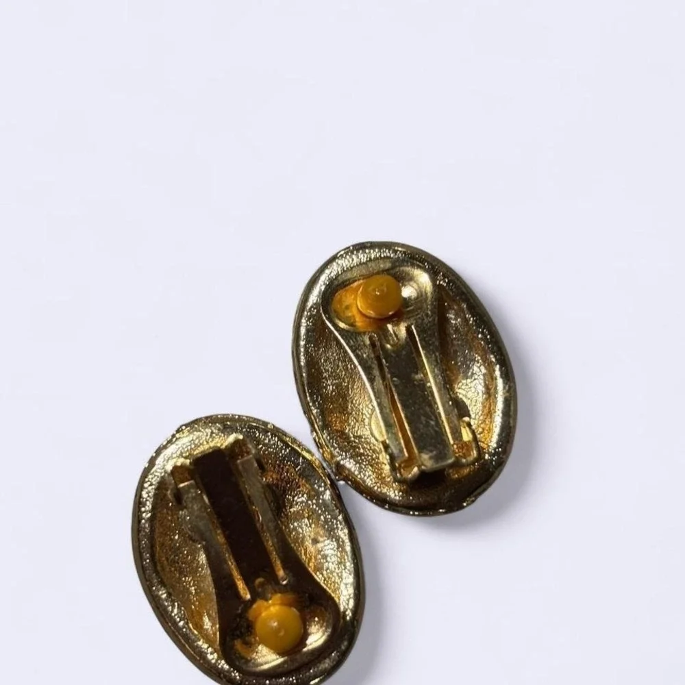 Vintage Enamel‎ Swirl Clip On Earrings Gold Tone Green Burgundy Glitter Oval